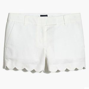 NWOT 4” linen-cotton scalloped hem short